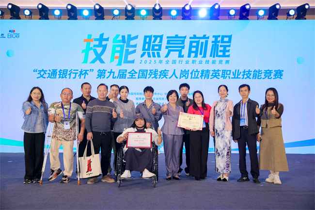 图为广西代表队合影